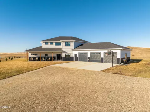 3777 Molon Labe Pl, Mandan, ND 58554