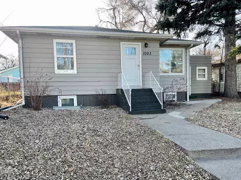 1023 N 7th St, Bismarck, ND 58501