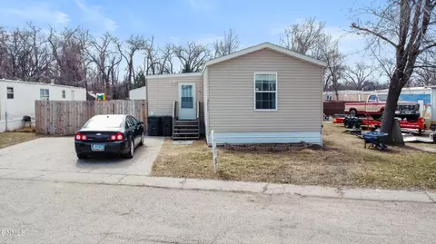 3217 Twin City Dr SE, Mandan, ND 58554