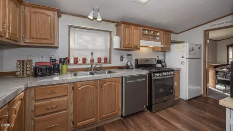 4309 Claridge Loop, Bismarck, ND 58503 photo 2
