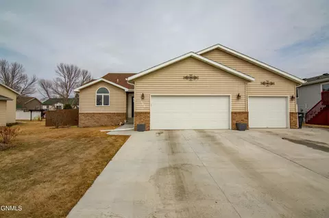3025 Illinois Dr, Bismarck, ND 58503