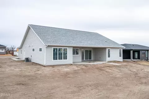 3946 Valley Dr, Bismarck, ND 58503 photo 32