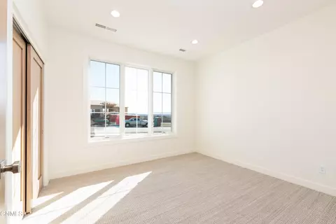 3946 Valley Dr, Bismarck, ND 58503 photo 3