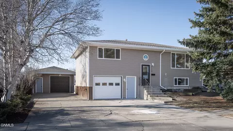 3113 C Ave E, Bismarck, ND 58504