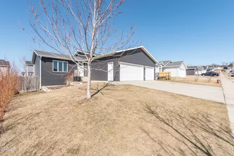 4716 Impala Ct NW, Mandan, ND 58554