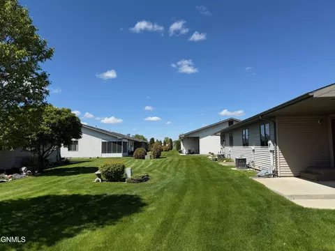 1811 15th Ave W, Williston, ND 58801 photo 5