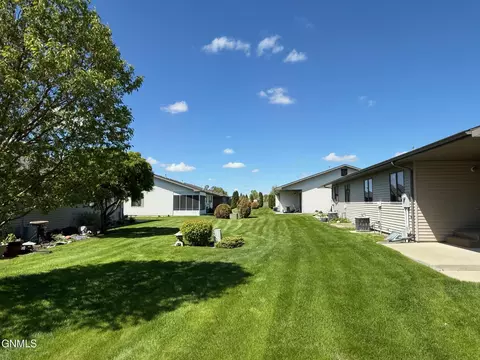 1811 15th Ave W, Williston, ND 58801 photo 6