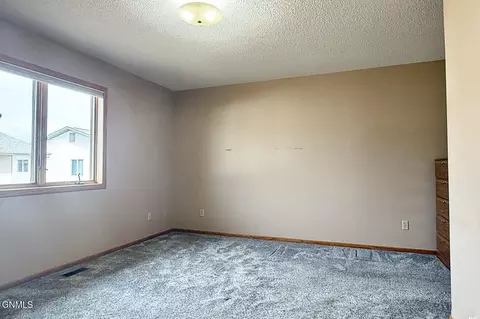 1811 15th Ave W, Williston, ND 58801 photo 25