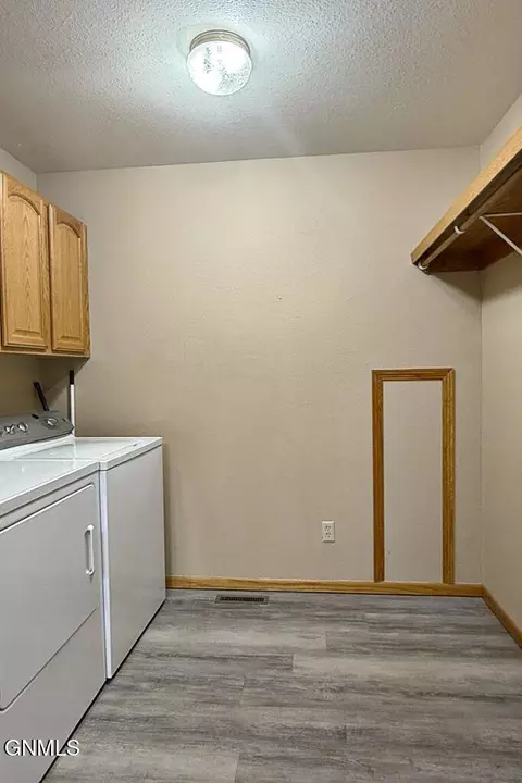 1811 15th Ave W, Williston, ND 58801 photo 31