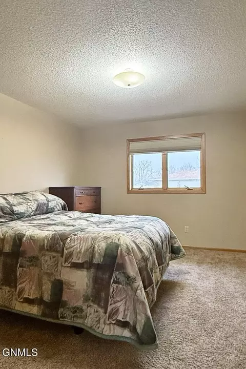 1811 15th Ave W, Williston, ND 58801 photo 13