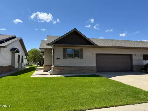 1811 15th Ave W, Williston, ND 58801 photo 2