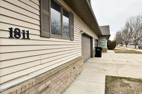 1811 15th Ave W, Williston, ND 58801 photo 9