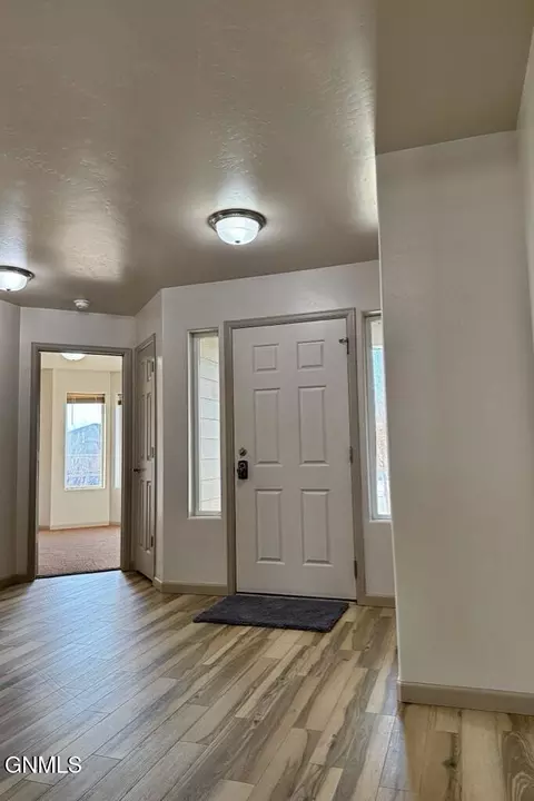 2014 23rd St W, Williston, ND 58801 photo 8