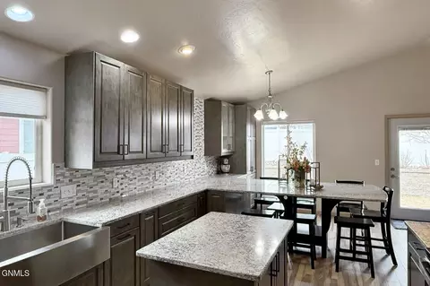 2014 23rd St W, Williston, ND 58801 photo 24