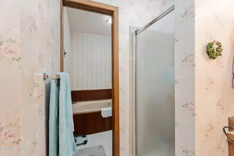 Bath - 408 E Brandon Dr, Bismarck, ND 58503 photo 3 of 5