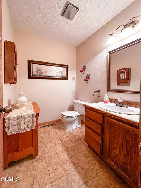 1117 7th Ave E, Williston, ND 58801 photo 14