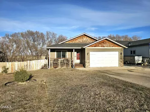 1404 Pheasant Ridge St W, Watford City, ND 58854