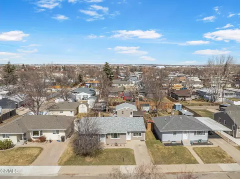 720 16th St W, Williston, ND 58801 photo 2