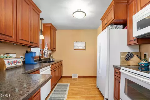720 16th St W, Williston, ND 58801 photo 18