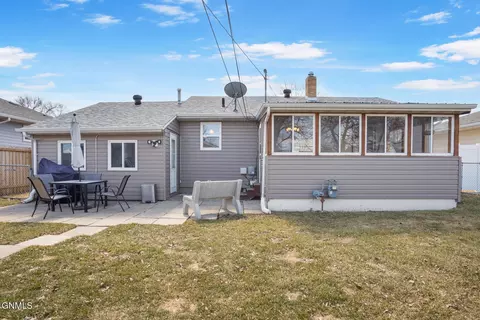 720 16th St W, Williston, ND 58801 photo 3