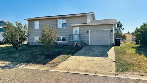 404 3rd Ave SE, Belfield, ND 58622