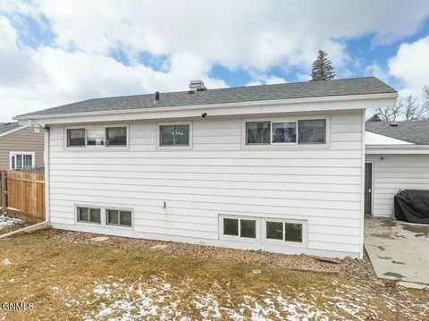 514 13th Ave W, Williston, ND 58801 photo 3