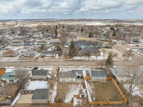 514 13th Ave W, Williston, ND 58801 photo 11