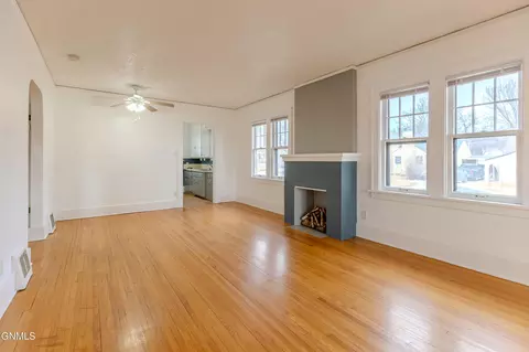 822 E Ave E, Bismarck, ND 58501 photo 4