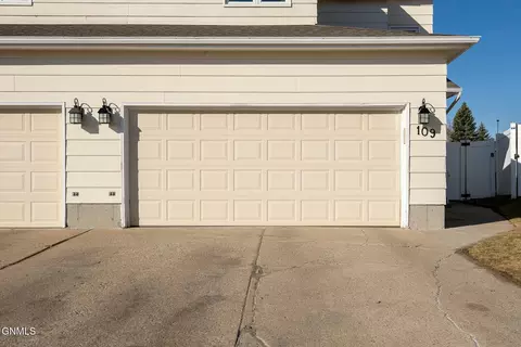 109 Brandon Dr, Bismarck, ND 58503 photo 6