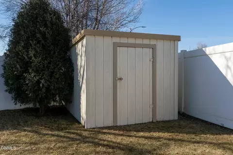 109 Brandon Dr, Bismarck, ND 58503 photo 18