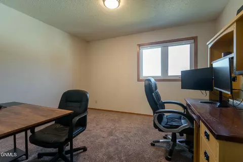 109 Brandon Dr, Bismarck, ND 58503 photo 43