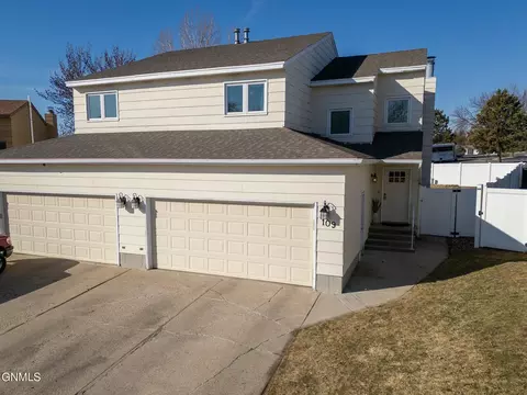 109 Brandon Dr, Bismarck, ND 58503 photo 3