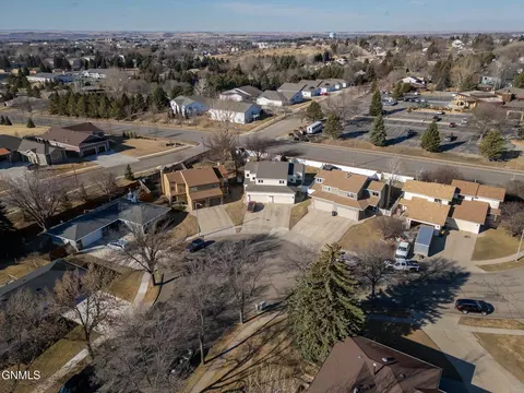 109 Brandon Dr, Bismarck, ND 58503 photo 11