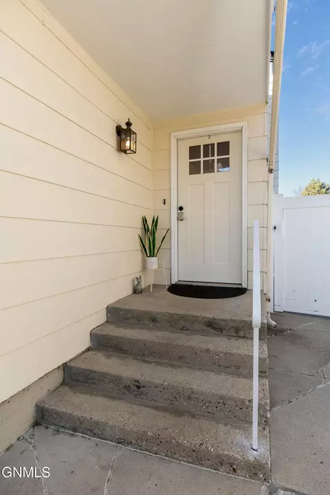 109 Brandon Dr, Bismarck, ND 58503 photo 8