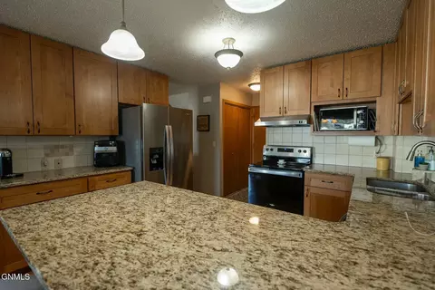 109 Brandon Dr, Bismarck, ND 58503 photo 30