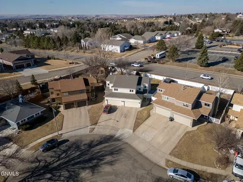 109 Brandon Dr, Bismarck, ND 58503 photo 10