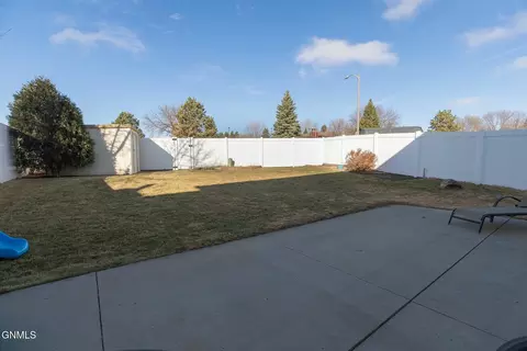 109 Brandon Dr, Bismarck, ND 58503 photo 15