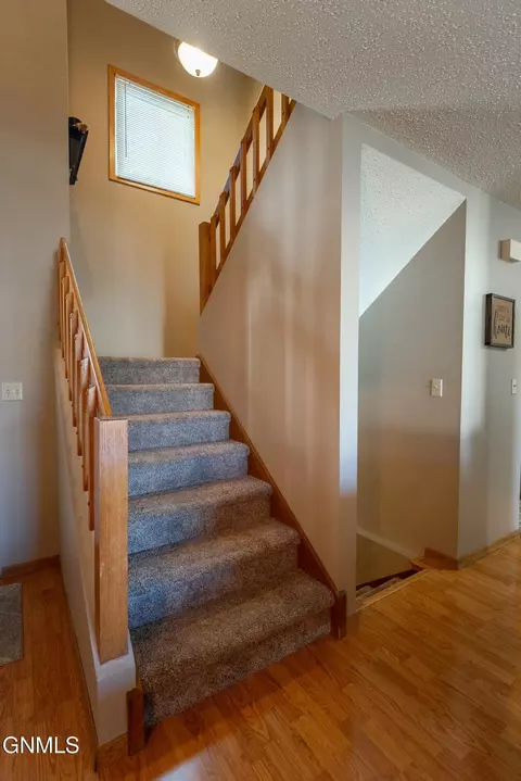 109 Brandon Dr, Bismarck, ND 58503 photo 23