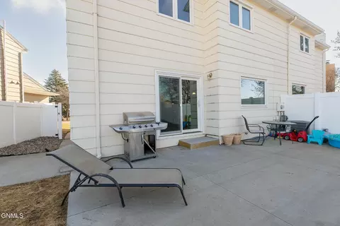 109 Brandon Dr, Bismarck, ND 58503 photo 19