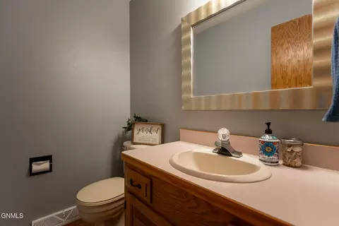 109 Brandon Dr, Bismarck, ND 58503 photo 35