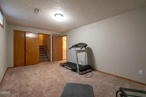 109 Brandon Dr, Bismarck, ND 58503 photo 52