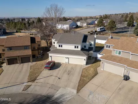 109 Brandon Dr, Bismarck, ND 58503 photo 9