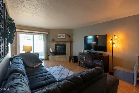 109 Brandon Dr, Bismarck, ND 58503 photo 21