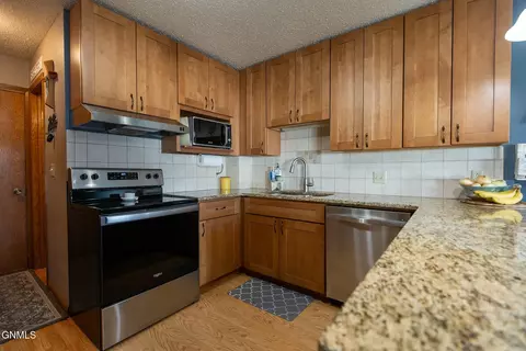109 Brandon Dr, Bismarck, ND 58503 photo 32