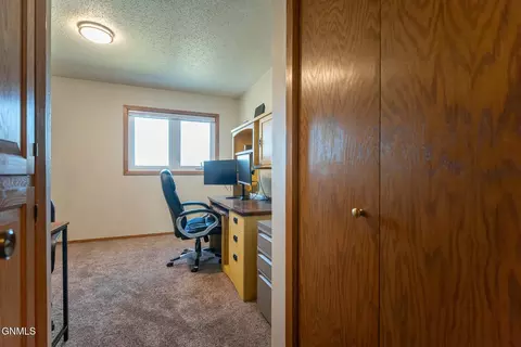109 Brandon Dr, Bismarck, ND 58503 photo 42