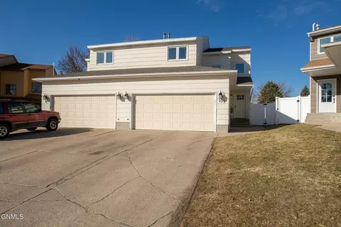 109 Brandon Dr, Bismarck, ND 58503 photo 4