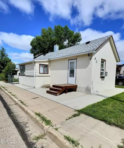 322 S 12th St, Bismarck, ND 58504