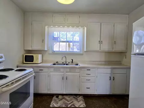 Kitchen - 416 Main St W, Beulah, ND 58523 photo 4 of 4