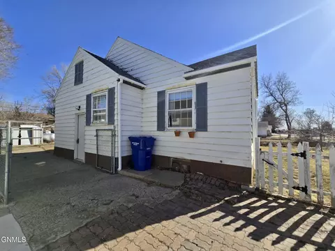 Exterior - 416 Main St W, Beulah, ND 58523 photo 2 of 3