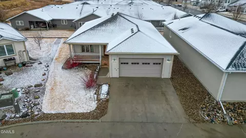 3904 Lillian Ct SE, Mandan, ND 58554 photo 1